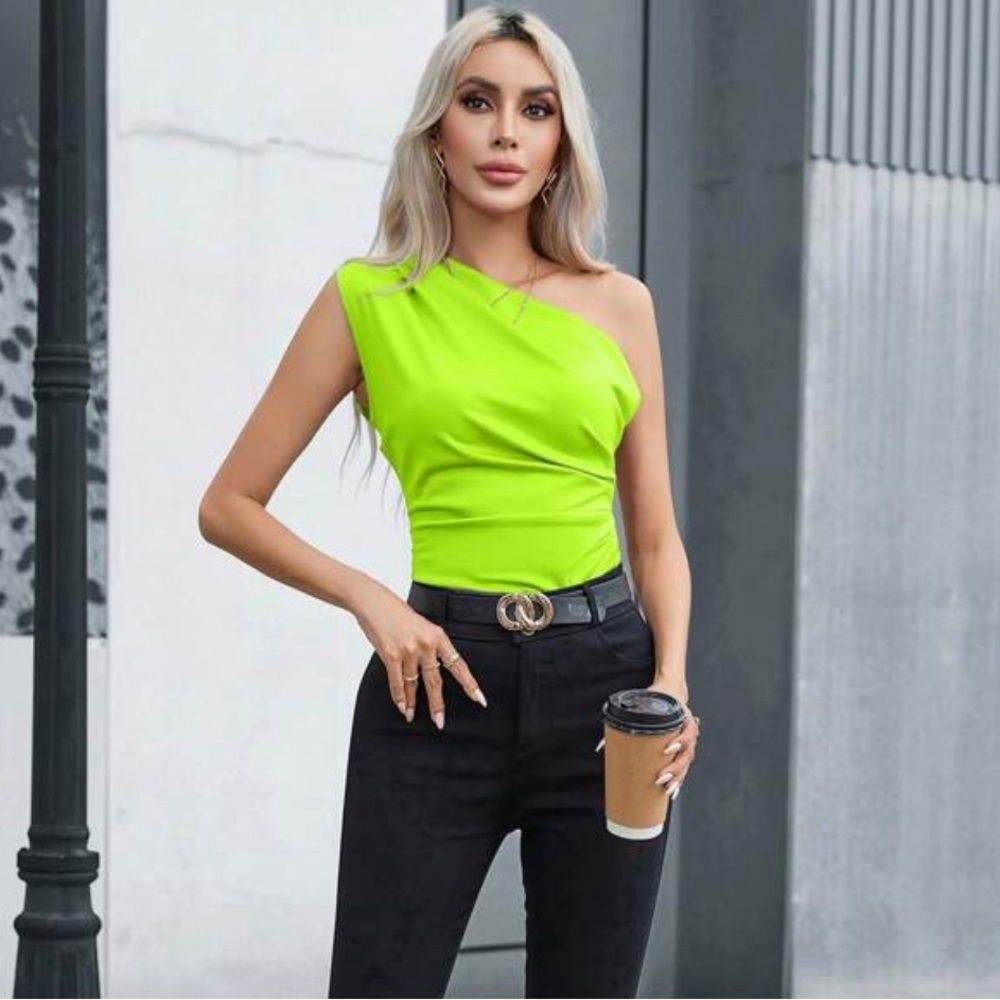 SHEIN Privé Women's Solid Color Asymmetrical Hem Knitted Top